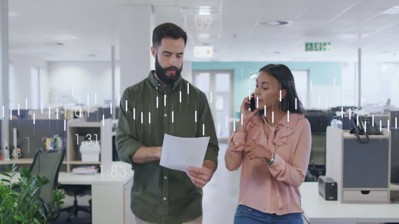 animación de diagramas y procesamiento de datos sobre diversos colegas discutiendo el trabajo