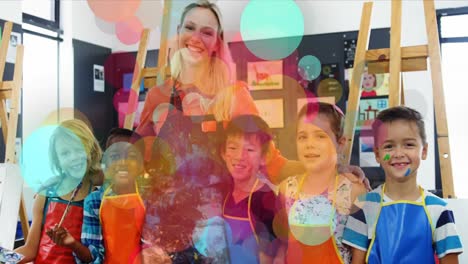 animación de spots sobre una feliz maestra caucásica pintando con diversos escolares