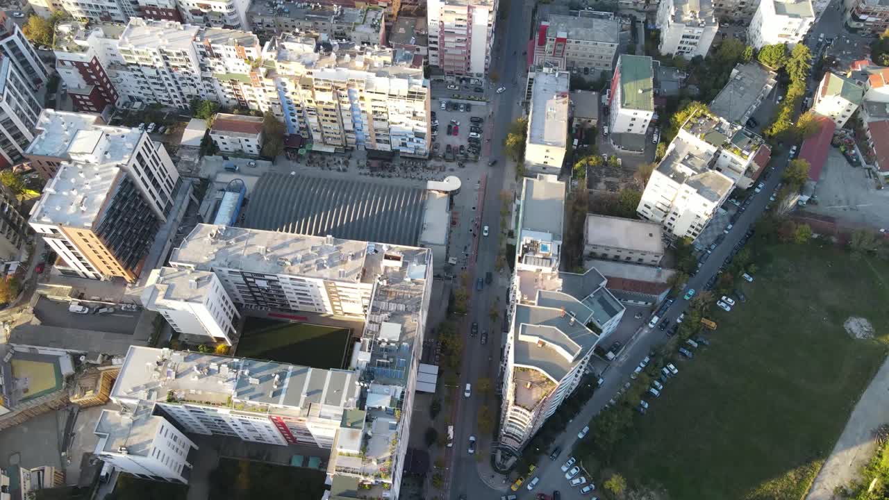 vista de la ciudad desde arriba con drone
