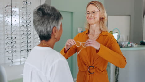 Mujeres,-Prescripción-Y-óptico-Con-Sonrisa