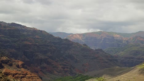 beautiful mountain range on kauai in the hawaiian islands