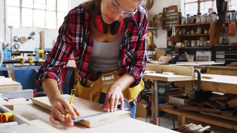 Portrait-of-attractive-carpenter-drawing-and-smiling-for-camera