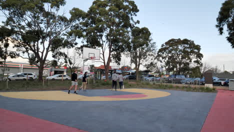 partido casual de baloncesto