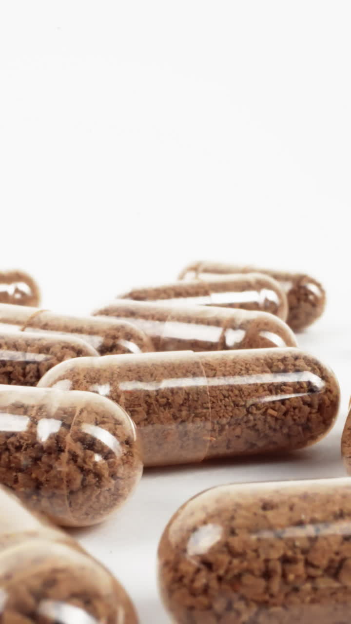 바탕에 어져있는 갈색 허브 보충 의 클로즈업