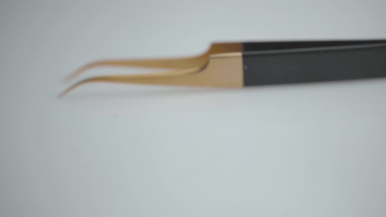 화장품 절차에 사용되는 화장품 핀 ⁇ 의 매크로 회전  ⁇