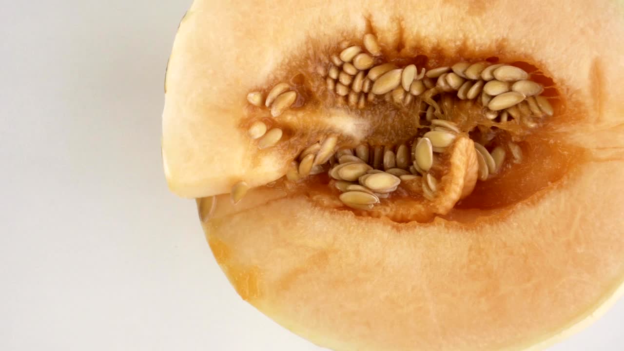 이국적인 멜론 과일 클로즈업.  바탕에 잘라진 멜론