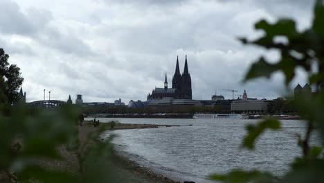 Cologne-Cathedral-View-from-Beach-at-Rhine-River,-Germany,-4K