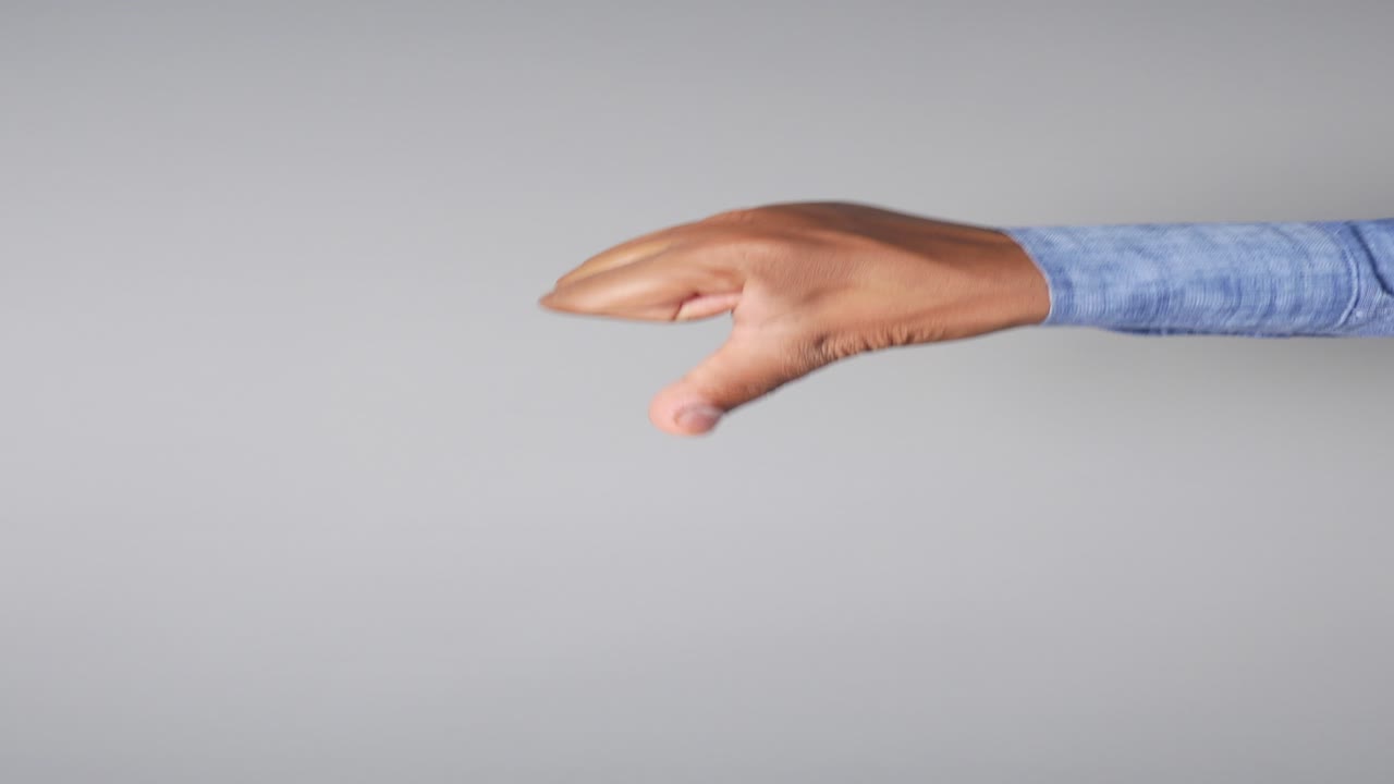 손을 내밀고 있는 사람