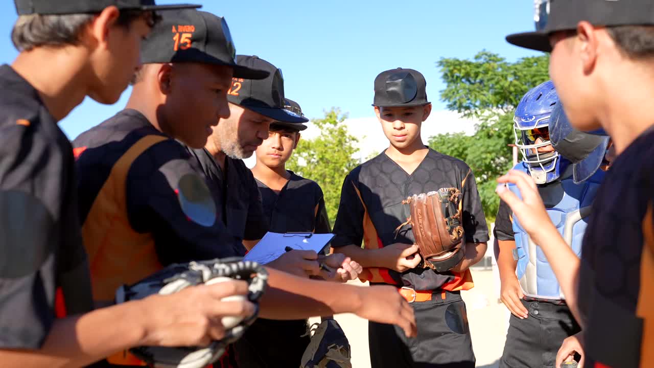 Tim bisbol dalam kerumunan