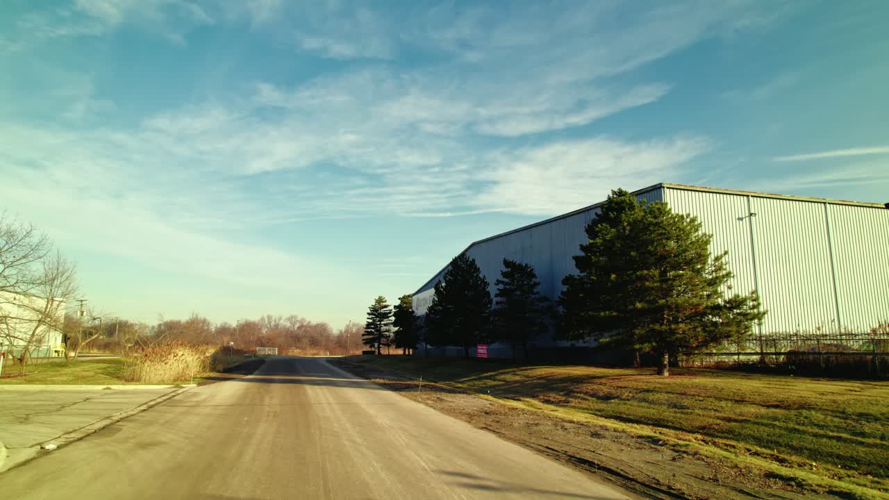 미시간에 있는 창고 강철 막대기 창고 - 산업 풍경
