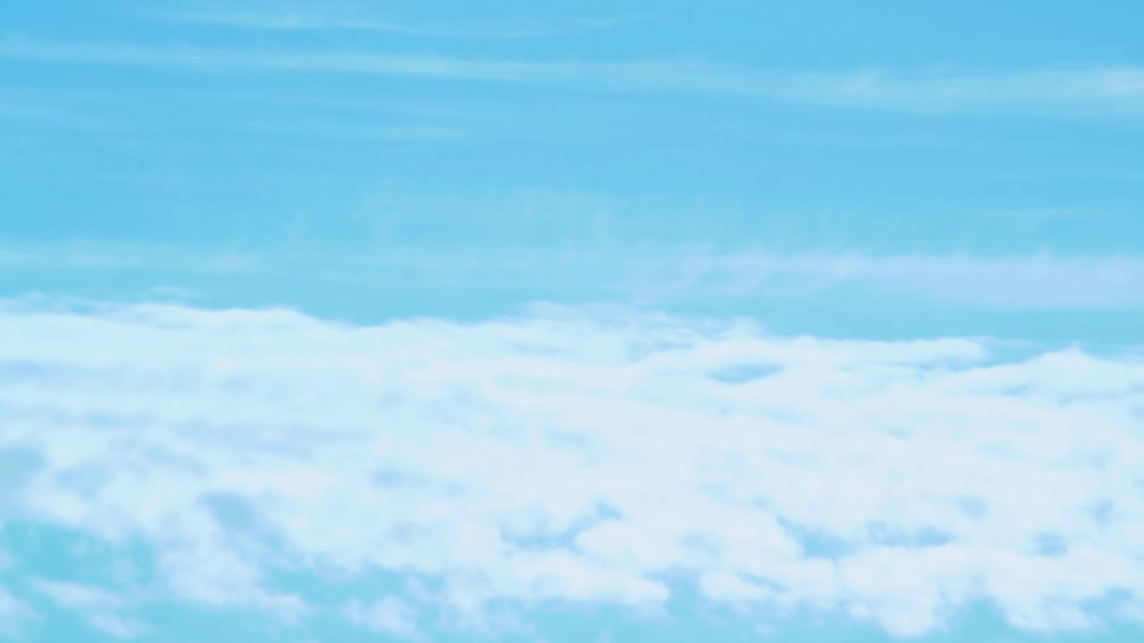 푸른 하늘에 맑은 날씨에 움직이는 구름 시간 경과, 중간 샷