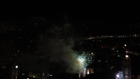 Drohne-Luftbild-Von-Feuerwerk-In-Kaunas,-Litauen