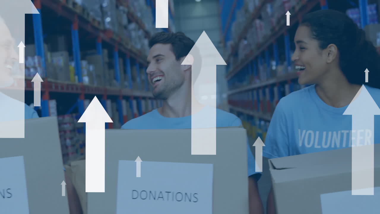 창고에서 일하는 다양한 자원봉사자들에 대한 디지털 데이터 처리의 애니메이션