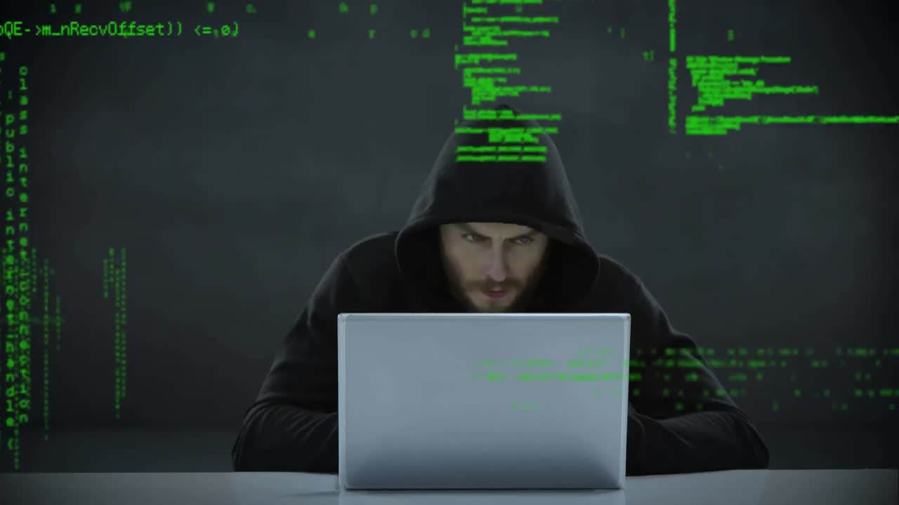 hacker masculino usando una computadora portátil