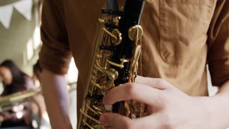 Teenage-musicians-rehearsing