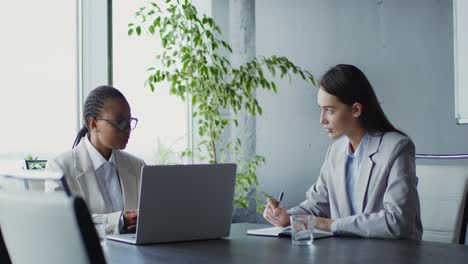 businesswomen in meeting
