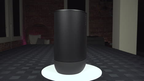 Close-up-view-of-Sonos-Move-2-on-a-rotating-table