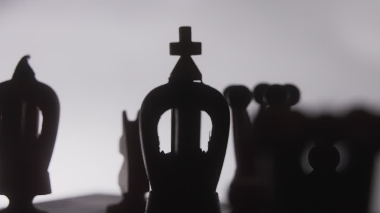 silueta de las piezas de ajedrez