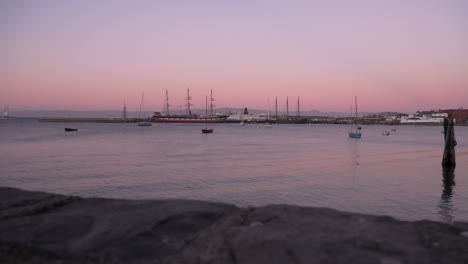 Dolly-shot-of-port-in-San-Francisco-at-sunset-or-sunrise-with-boats-on-background