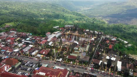 destino turístico popular con paisajes clásicos balineses filmados por drones
