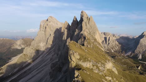 Drone-Flight-Above-Seceda-Ridgeline-on-Beautiful-Autumn-Day