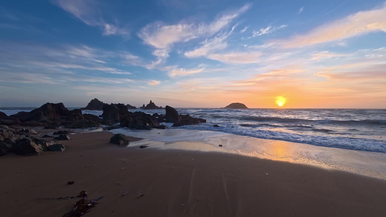 Irlanda mágica, paisagem marítima épica, pôr do sol no inverno, Copper Coast, Waterford, locais belíssimos