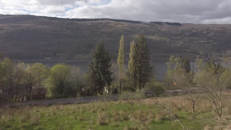 un camino rural transitado en las tierras altas