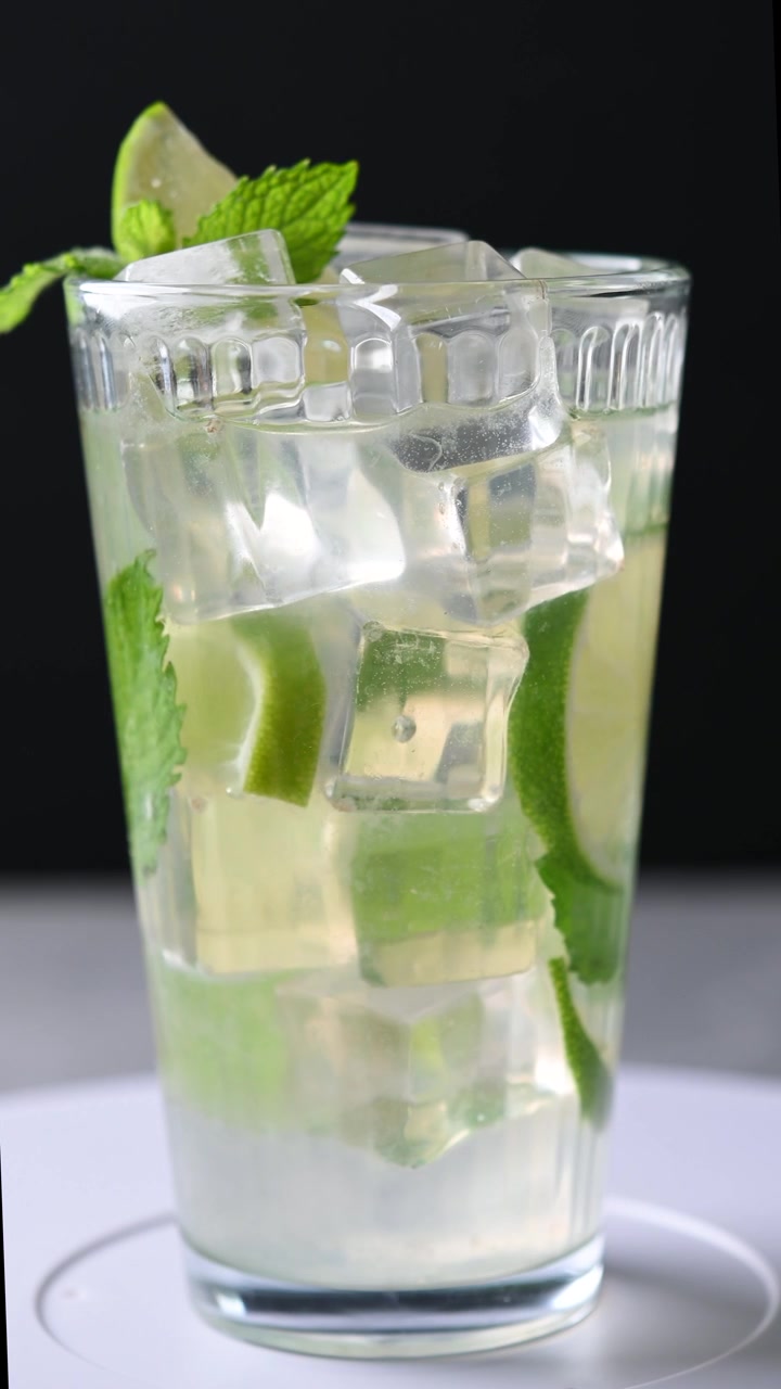Cocktail Mojito in rotazione