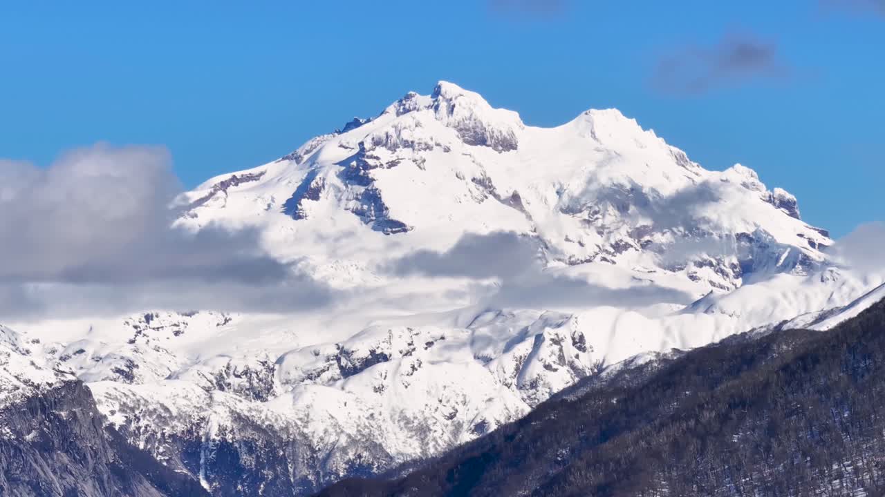 cerro tronador en san carlos de bariloche en el rio negro argentina