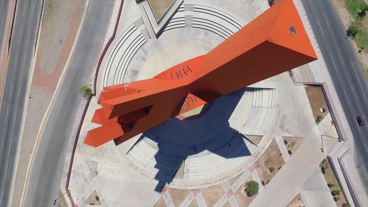 MONUMENTO DO ESCULTOR SEBASTIAN, CHAMADO "X" OU NAHUI OLLIN, LOCALIZADO EM CIUDAD JUAREZ, CHIHUAHUA, MÉXICO.