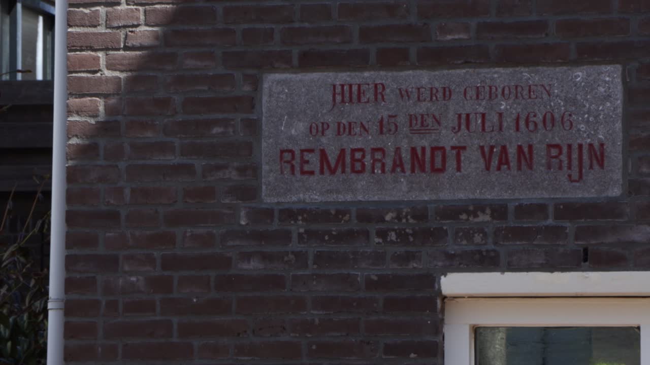 plaquette en leiden, los países bajos que marcan el lugar de nacimiento del famoso pintor rembrandt van rijn