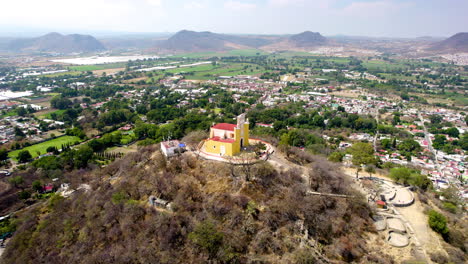 Orbital-drone-shot-of-main-church-of-Atlixco-Mexico