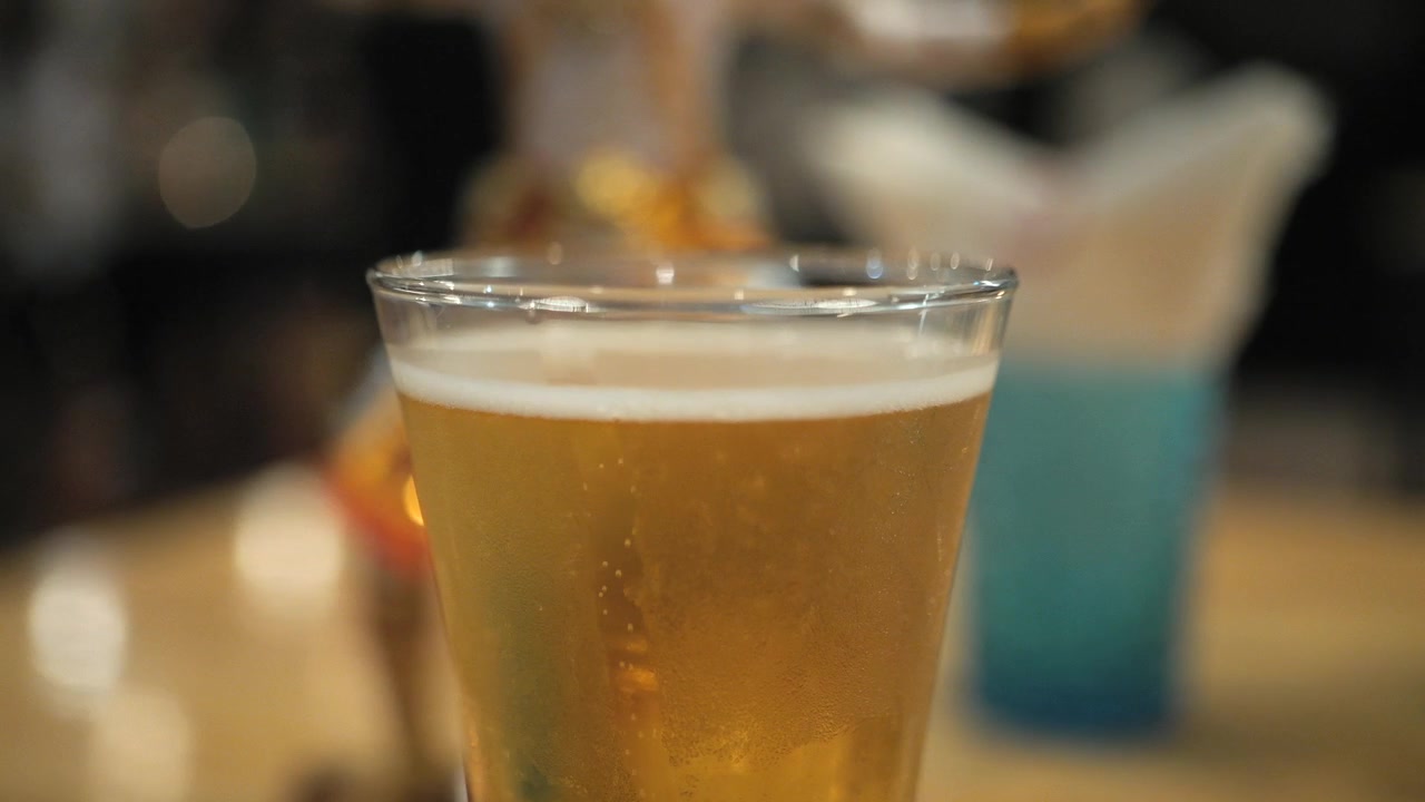 Primo piano di birra in un centro congressi a Bangkok, Thailandia