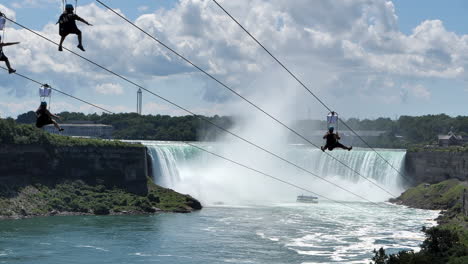paseo épico en tirolesa sobre las cataratas del niágara, cámara lenta, trípode, adrenalina