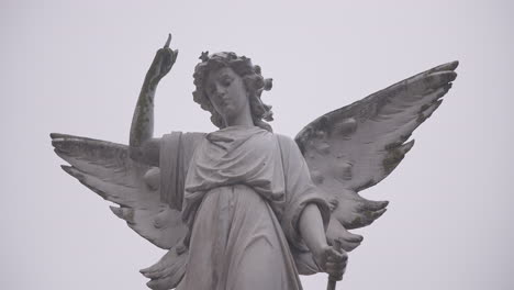 Funeral,-Cementerio-Y-ángel-En-La-Lápida-Por-La-Muerte