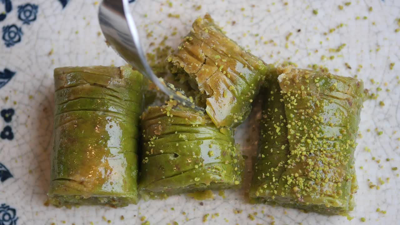 baklava turca con tenedor