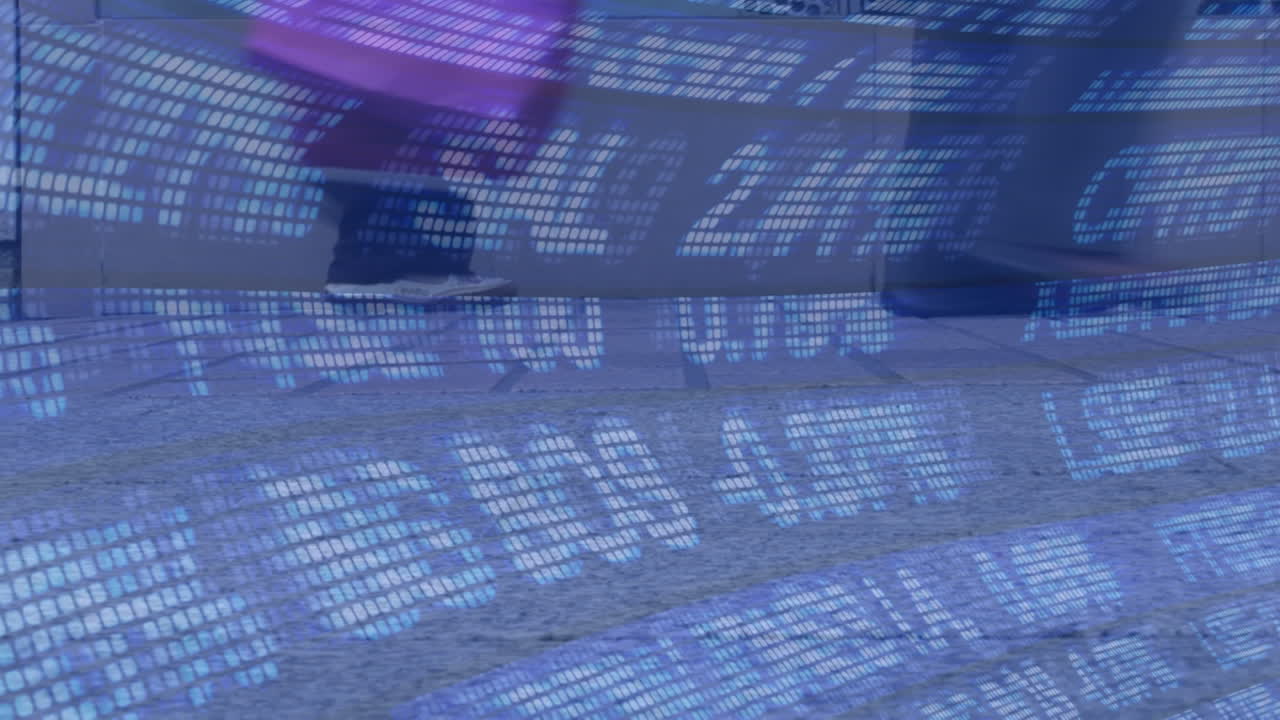 Persone che camminano con numeri e scritte in movimento