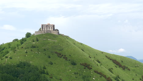 Forte-Diamante-In-Der-Nähe-Von-Genua-An-Einem-Schönen-Tag