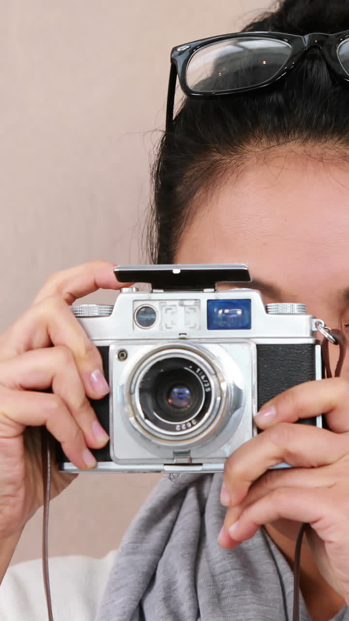 사진을 찍는 아시아  ⁇ 스터