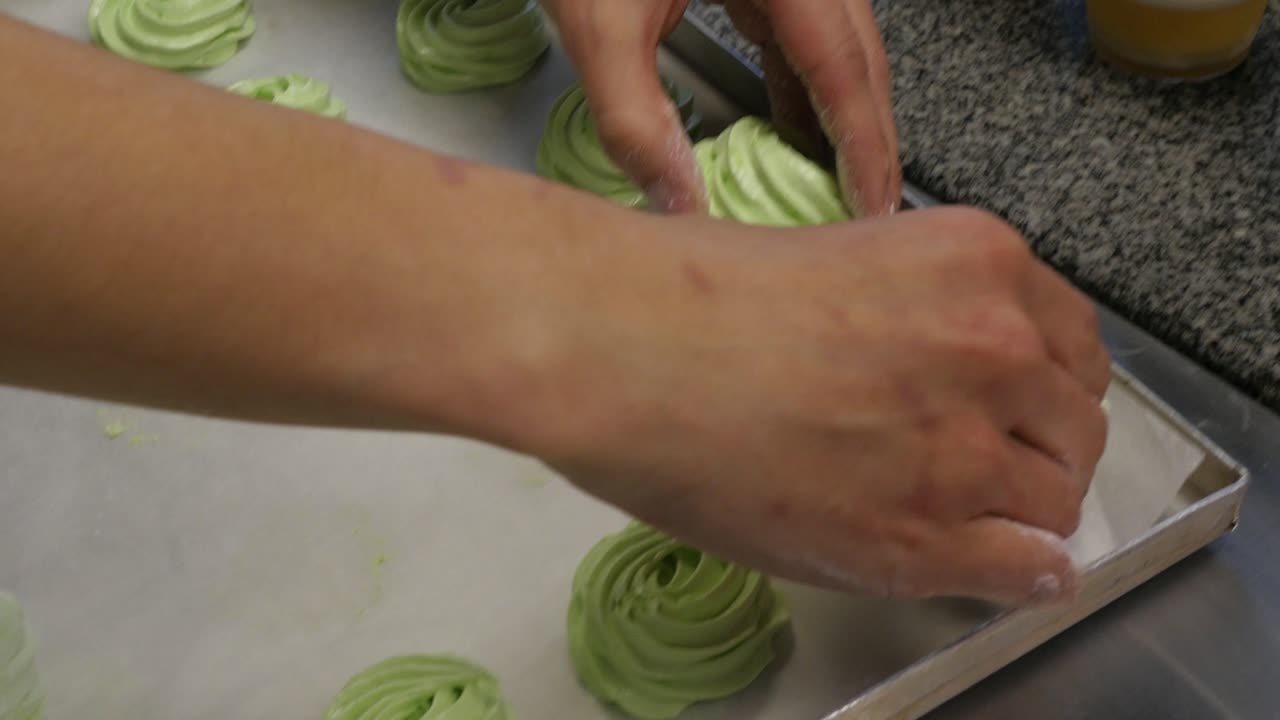 haciendo malvaviscos verdes