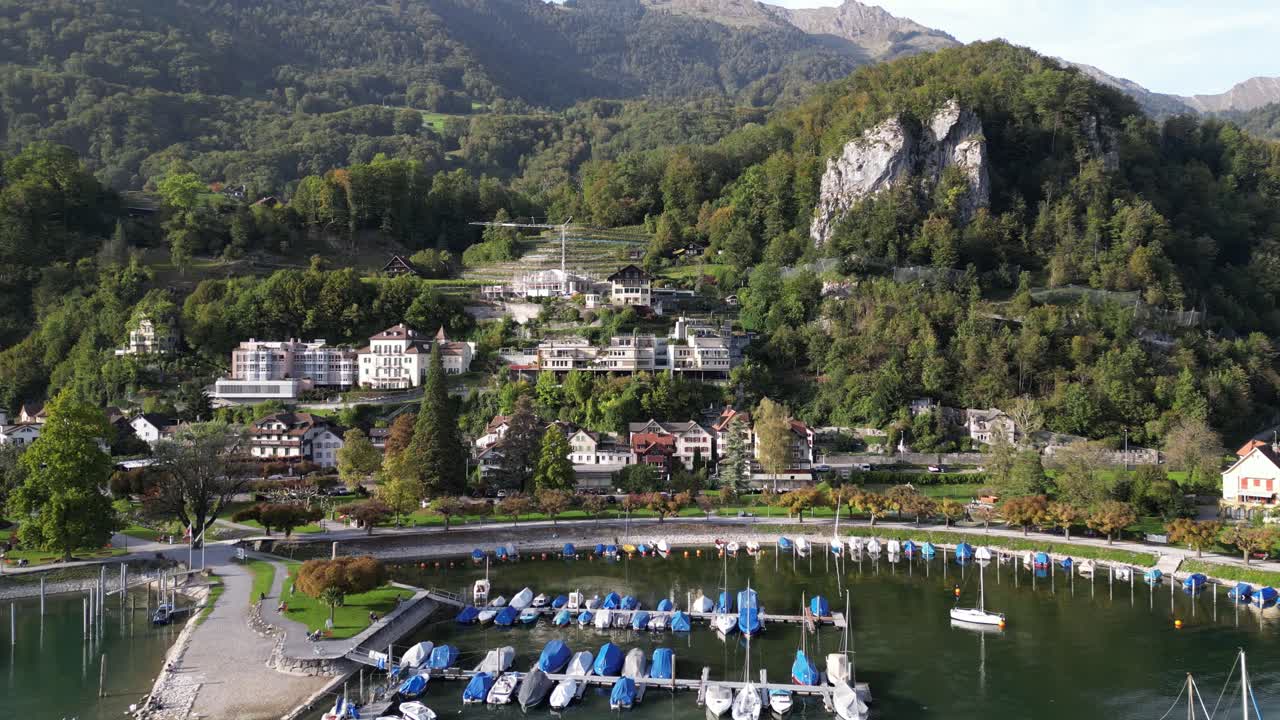 스위스 walensee 호수 해안 근처에 위치한 아름다운 도시 weesen