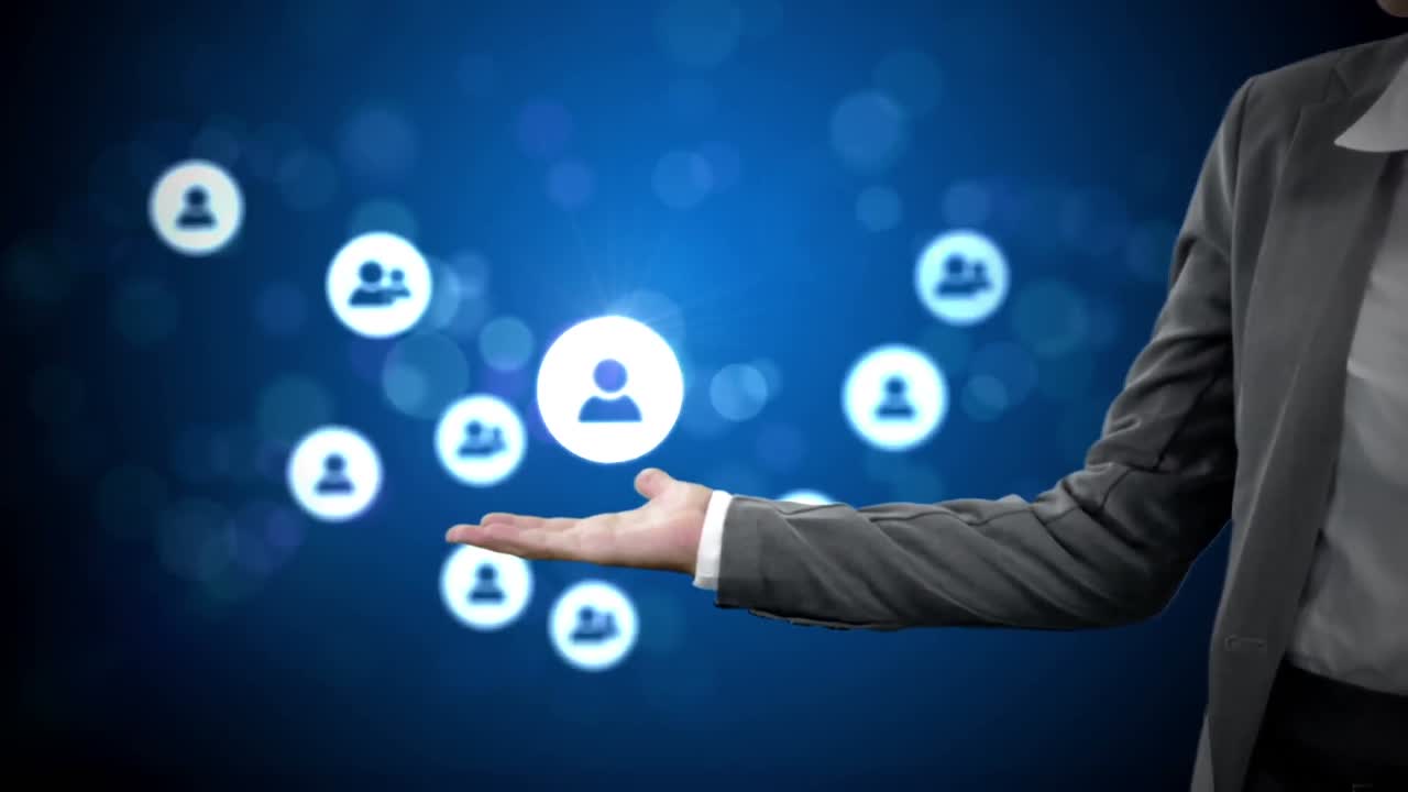 mujer de negocios con iconos generados digitalmente