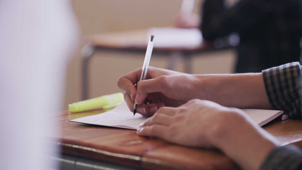 두 손으로 미래를 잡으세요.