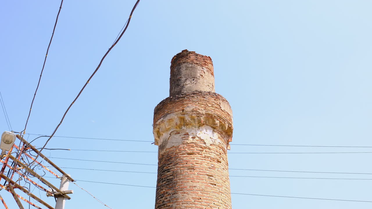 un edificio histórico en birgi