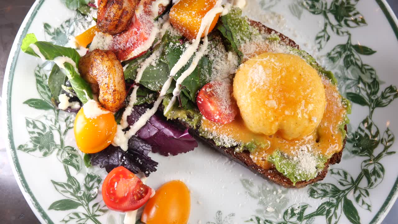 Avocado Toast with Shrimp and Egg