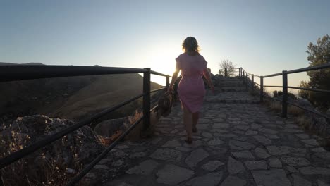 Castillo-De-Jaen,-Spanien-Jaens-Burg-Fliegende-Und-Bodenaufnahmen-Von-Dieser-Mittelalterlichen-Burg-Am-Nachmittag-Im-Sommer,-Es-Zeigt-Auch-Die-Stadt-Jaen,-Die-Mit-Einer-Drohne-Und-Einer-Action-kamera-Mit-4k-24fps-Unter-Verwendung-Von-Nd-filtern-Aufgenommen-Wurde-43