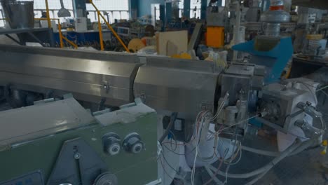 plastic extrusion manufacturing process
