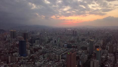 taiwán puesta de sol cielo taipei paisaje de la ciudad alto panorama aéreo 4k