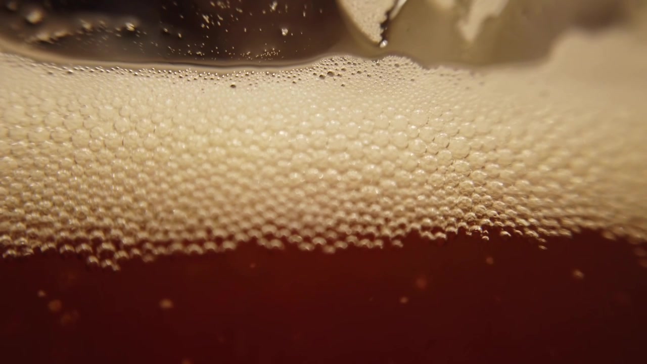 Birra in un bicchiere. Ripresa macro