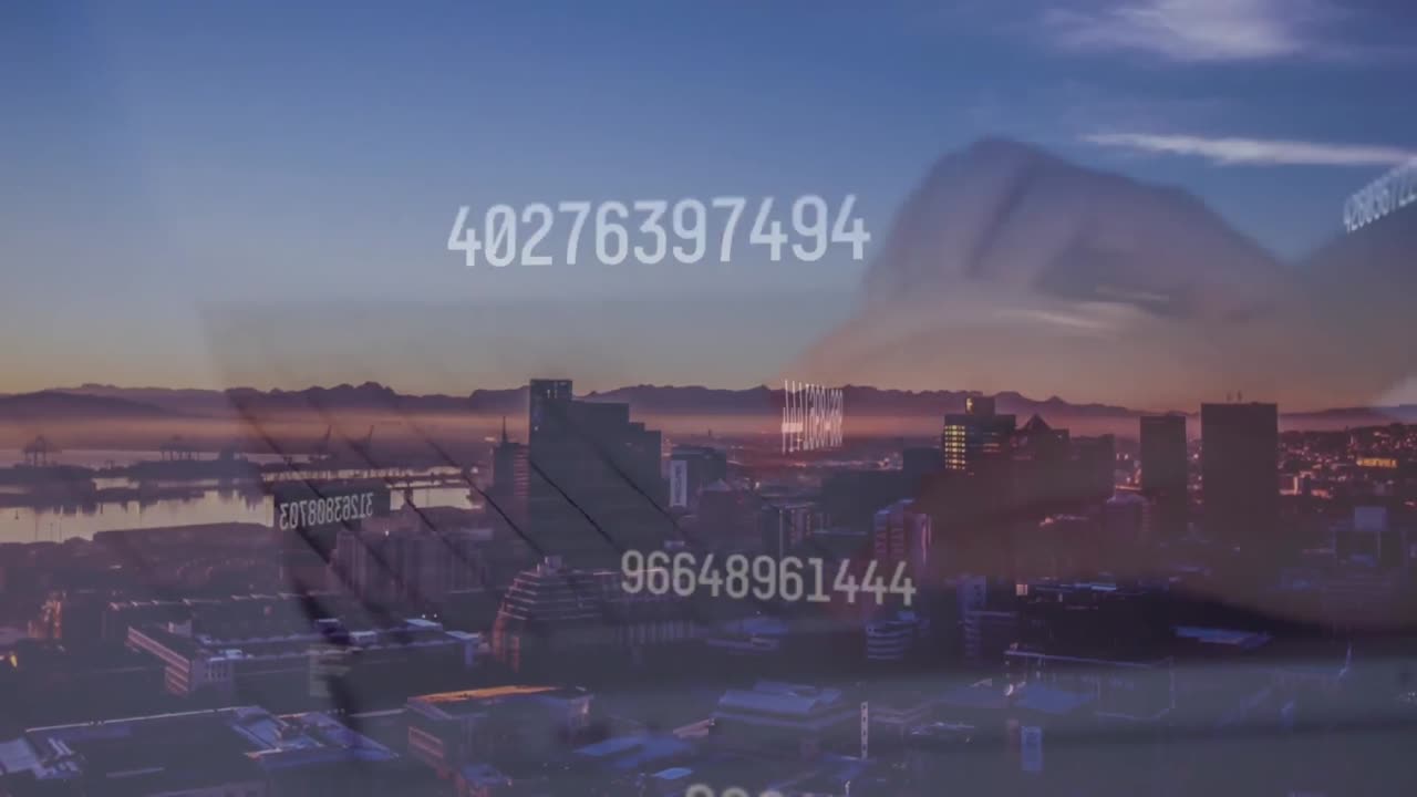 Animazione di elaborazione dati, su mani che usano un computer ed edifici cittadini.